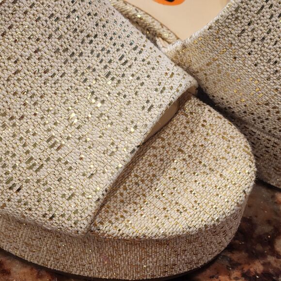 Jessica Simpson Women's Elenoa Gold Platform Slide Sandal Heel, 9.5, New - Picture 5 of 9